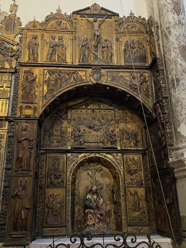 Vista general del retablo de San Juan Evangelista