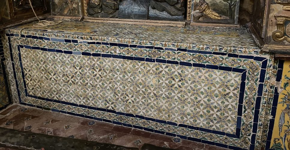 Azulejería del altar