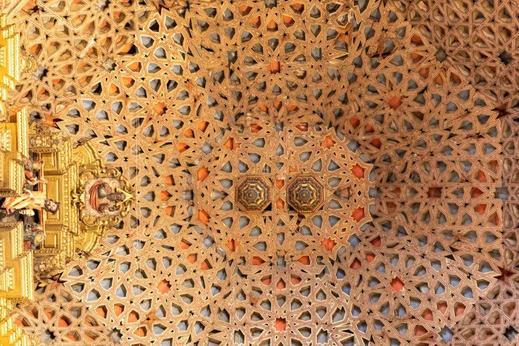 Artesonado mudéjar de la cúpula de la iglesia